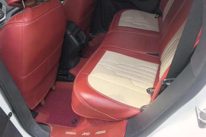 Jeep Cherokee — фото 9