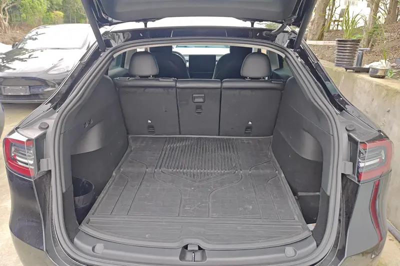 Tesla Model Y — фото 11