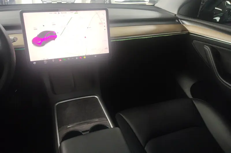 Tesla Model Y — фото 7