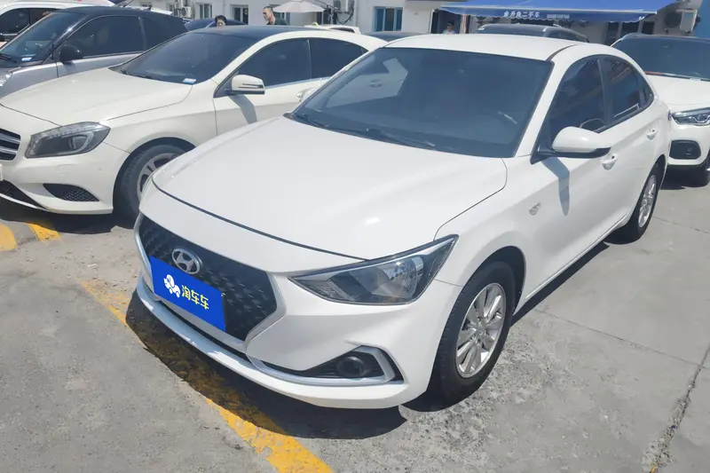 Hyundai Elantra — фото 1