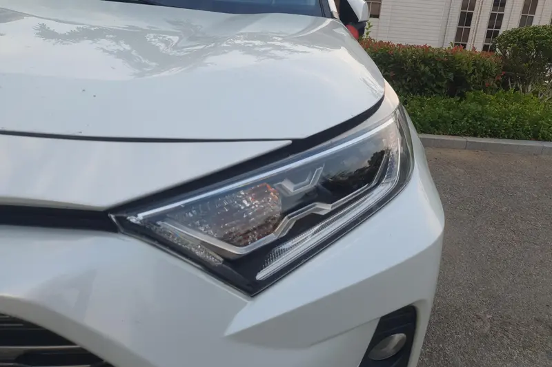 Toyota RAV4 — фото 4