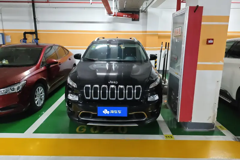 Jeep Cherokee — фото 2
