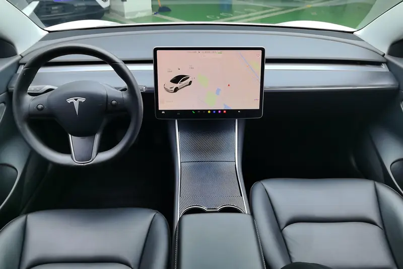 Tesla Model 3 — фото 9