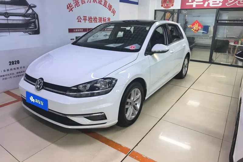 Volkswagen Golf 230 TSI AT Comfort