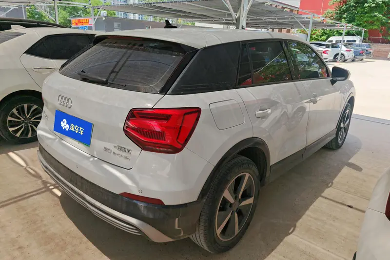 Audi Q2L e-tron — фото 3