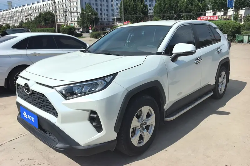 Toyota RAV4 — фото 1