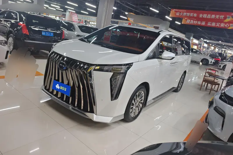 GAC Trumpchi M 8 HEV Premium