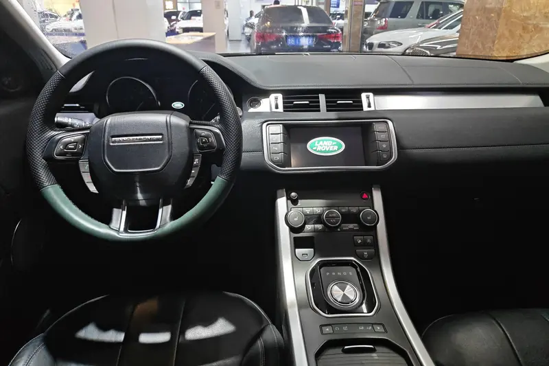 Land Rover Range Rover Evoque — фото 7