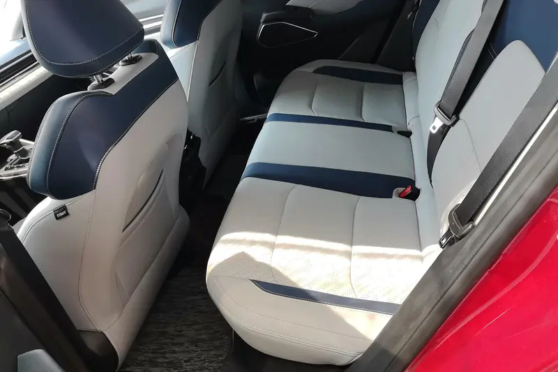 Geely Emgrand 4 1.5 L CVT Flagship — фото 11