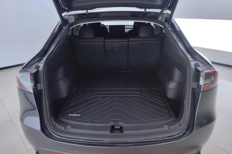 Tesla Model Y — фото 13