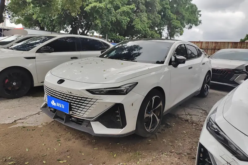 Changan UNI-V 1.5 T Premium — фото 1