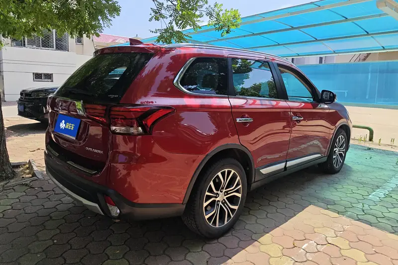 Mitsubishi Outlander — фото 3
