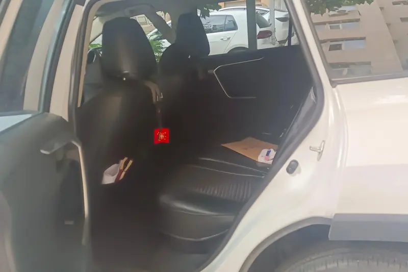 Toyota RAV4 — фото 9