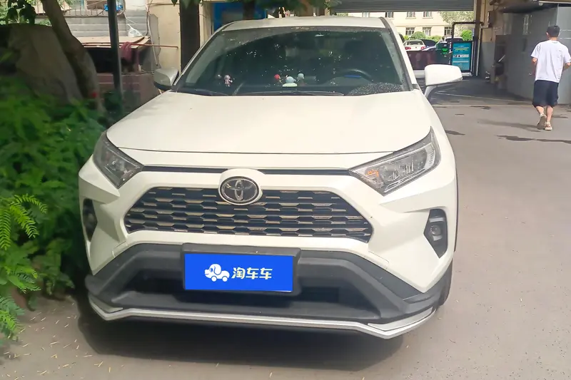 Toyota RAV4 — фото 2