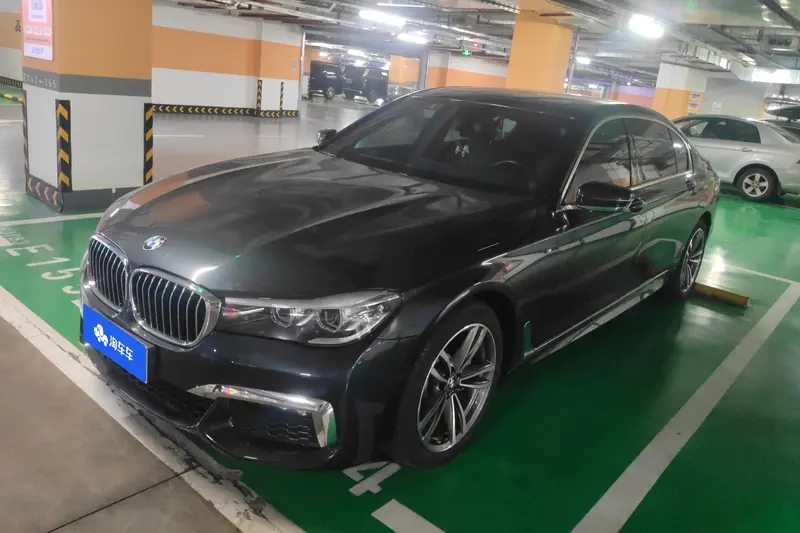 BMW 7 Series — фото 1