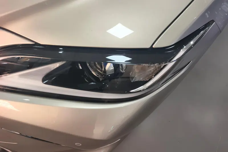 Lexus ES 300h экселленс V — фото 4
