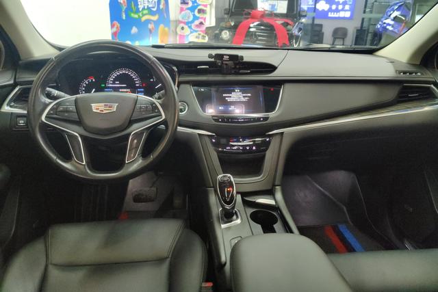 Cadillac XT5 2016 — фото 12