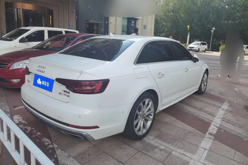 Audi A4L 40 TFSI стиль VI — фото 3