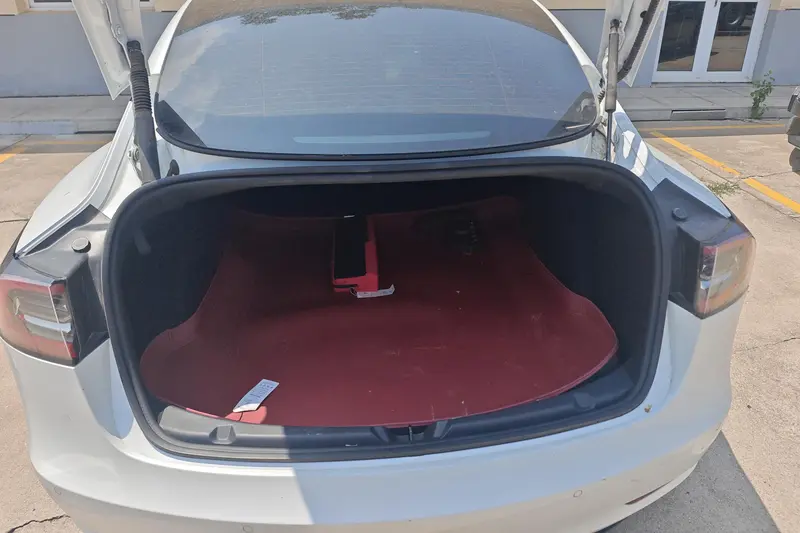 Tesla Model 3 — фото 10