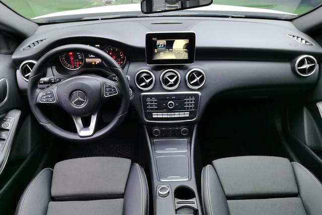 Mercedes Benz A-Class(Import) 2016 — фото 12