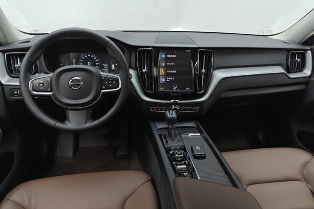 VOLVO XC60 2020 — фото 12