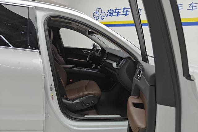 VOLVO XC60 2020 — фото 15