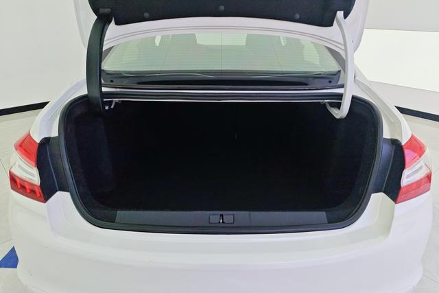 Peugeot 408 2014 — фото 17