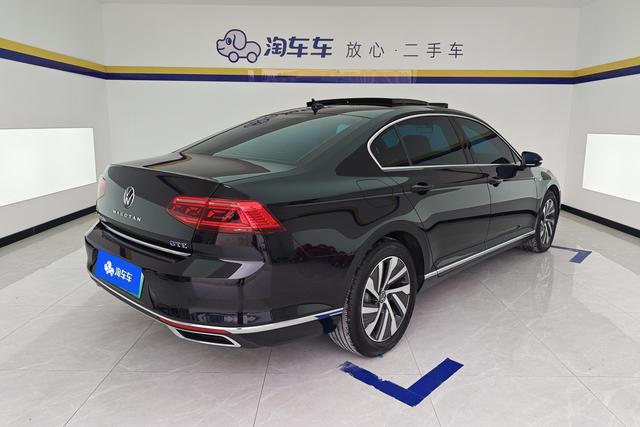 Volkswagen Magotan GTE Plug-in Hybrid 2022 — фото 3