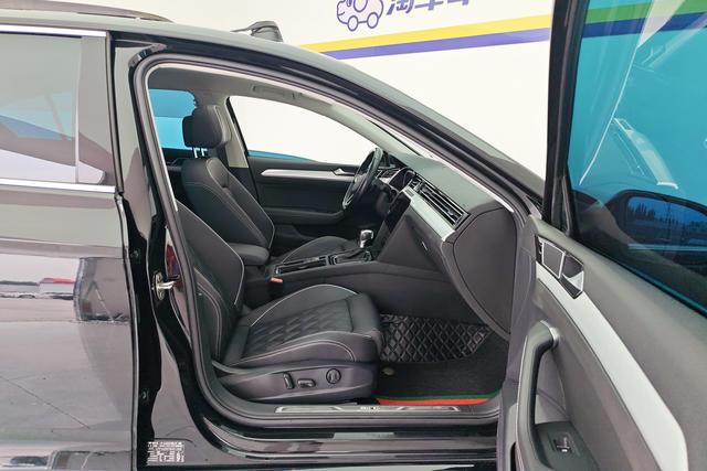 Volkswagen Magotan GTE Plug-in Hybrid 2022 — фото 15
