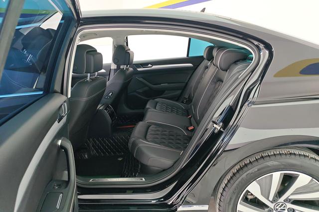 Volkswagen Magotan GTE Plug-in Hybrid 2022 — фото 16