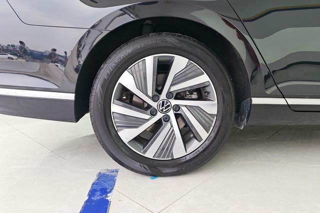 Volkswagen Magotan GTE Plug-in Hybrid 2022 — фото 10