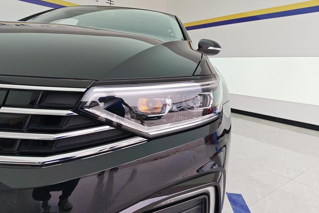 Volkswagen Magotan GTE Plug-in Hybrid 2022 — фото 4