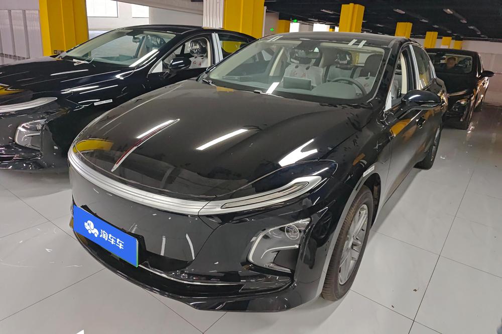 Hongqi E-QM5