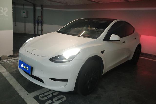 Tesla Model Y 2023 1