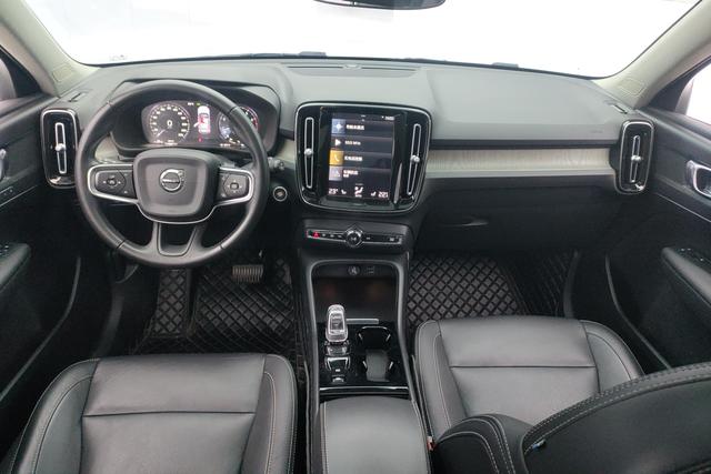 VOLVO XC40 2021 — фото 13