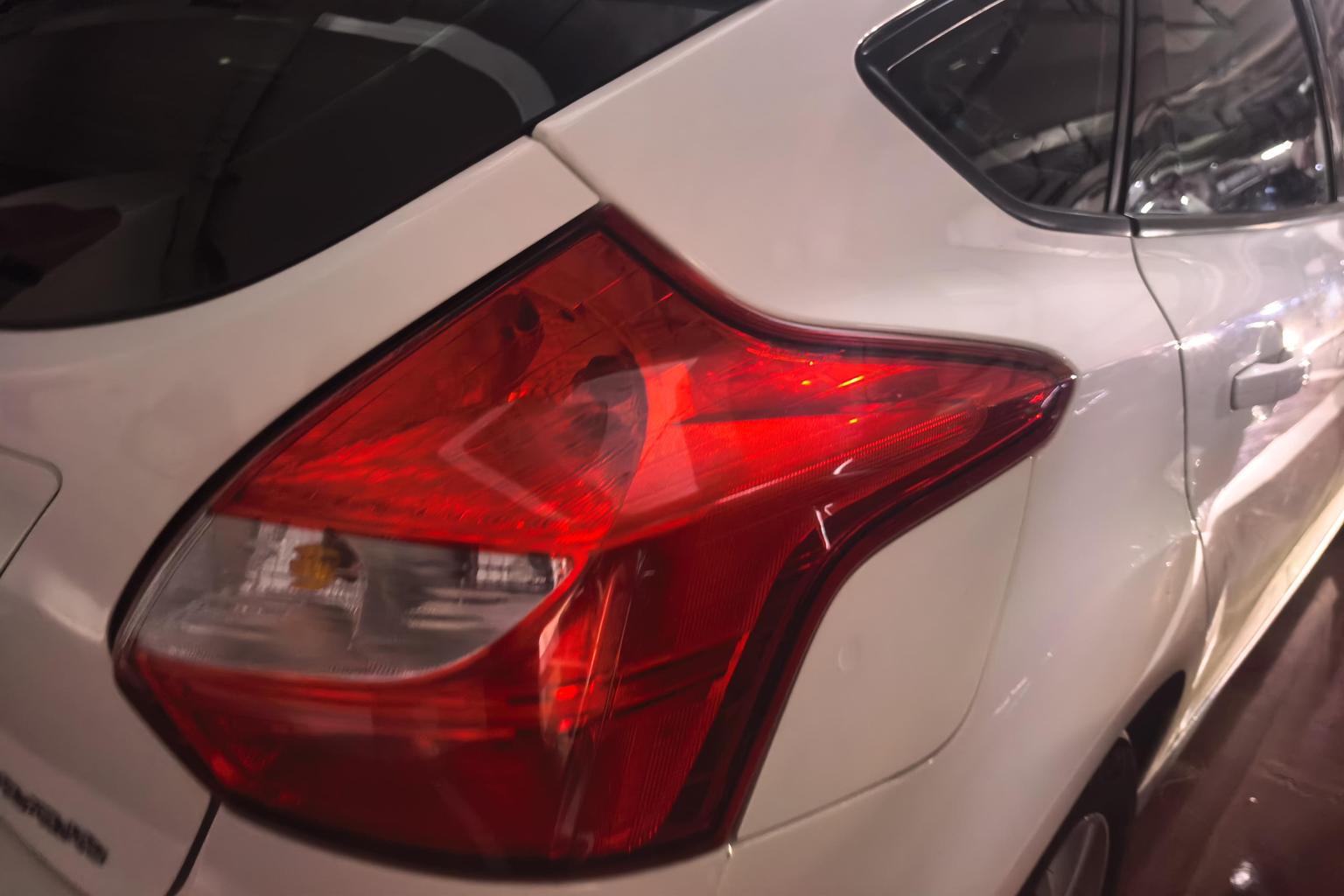 Ford Focus 2012 1.6L AT