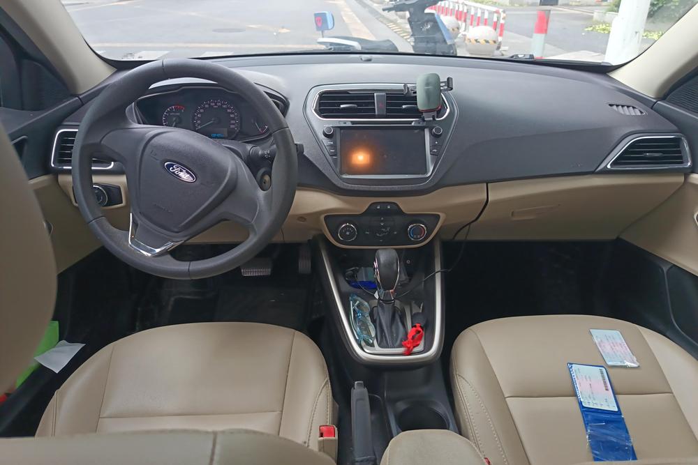Заказать Ford Escort 2017 года за 1 183 535 ₽  из Китая