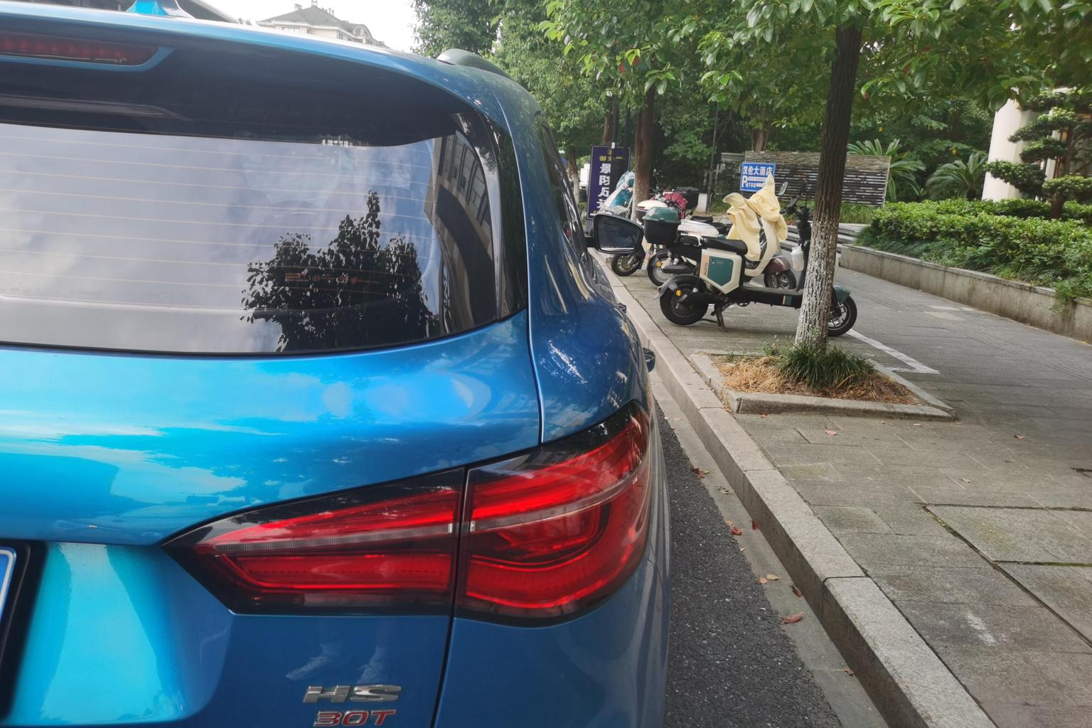 MG HS 2018 30T AT Trophy V