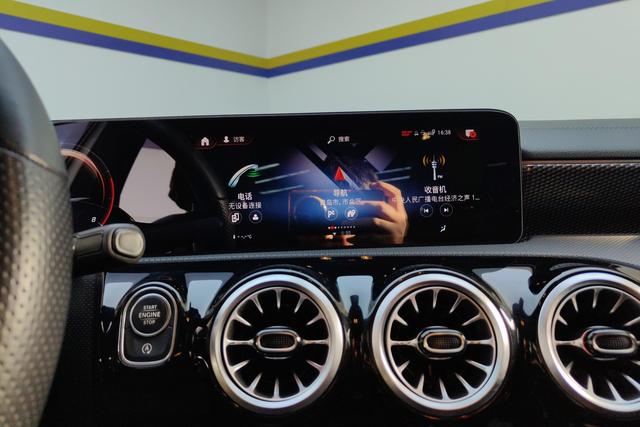 Mercedes Benz A-Class 2022 — фото 13