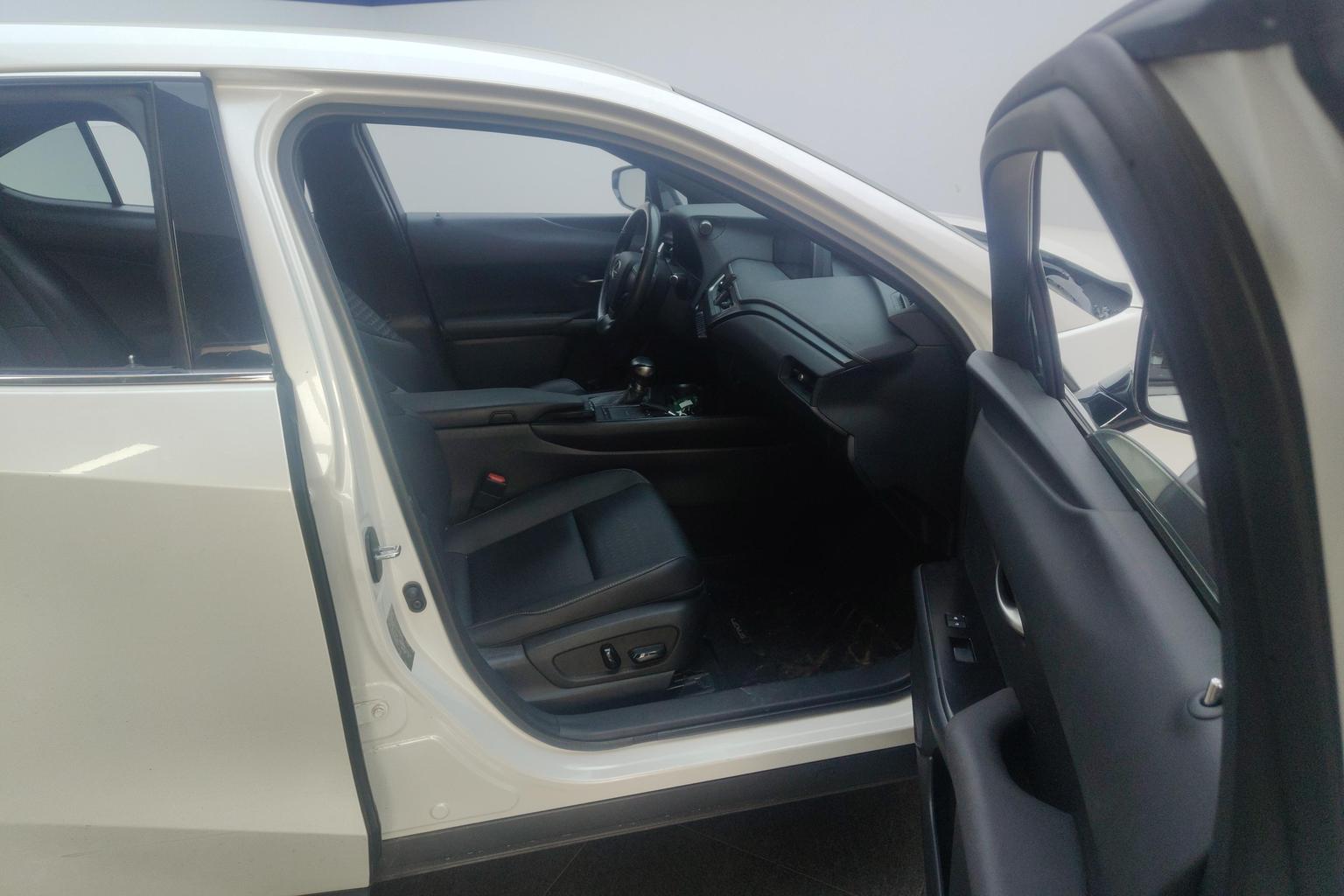 Lexus UX 2020 260h VI