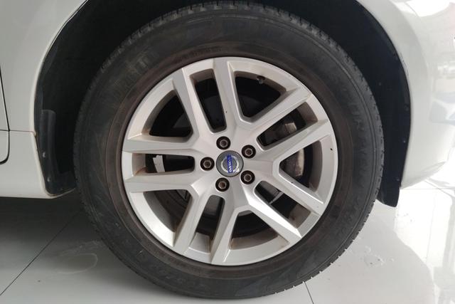 VOLVO XC60 2017 — фото 4