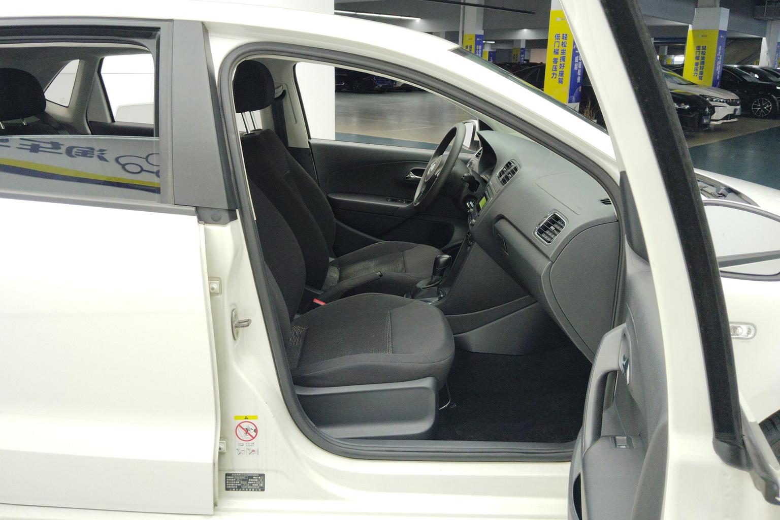 Volkswagen Polo 2013 1.6L AT Comfort