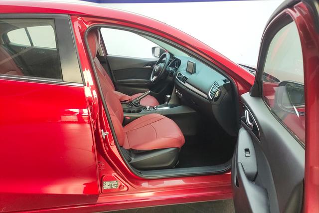 Mazda 3 Axela 2016 — фото 15