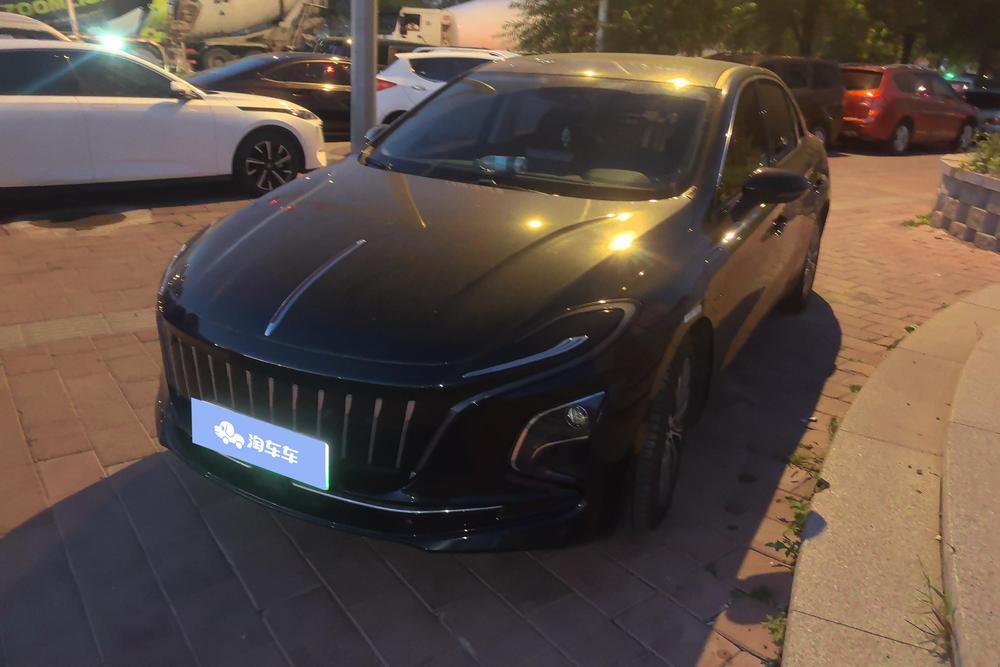 Hongqi E-QM5