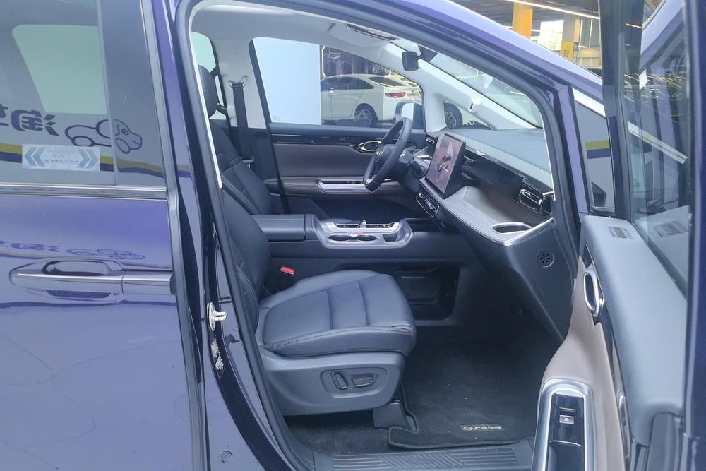 GAC Trumpchi E8 PHEV, фото 17