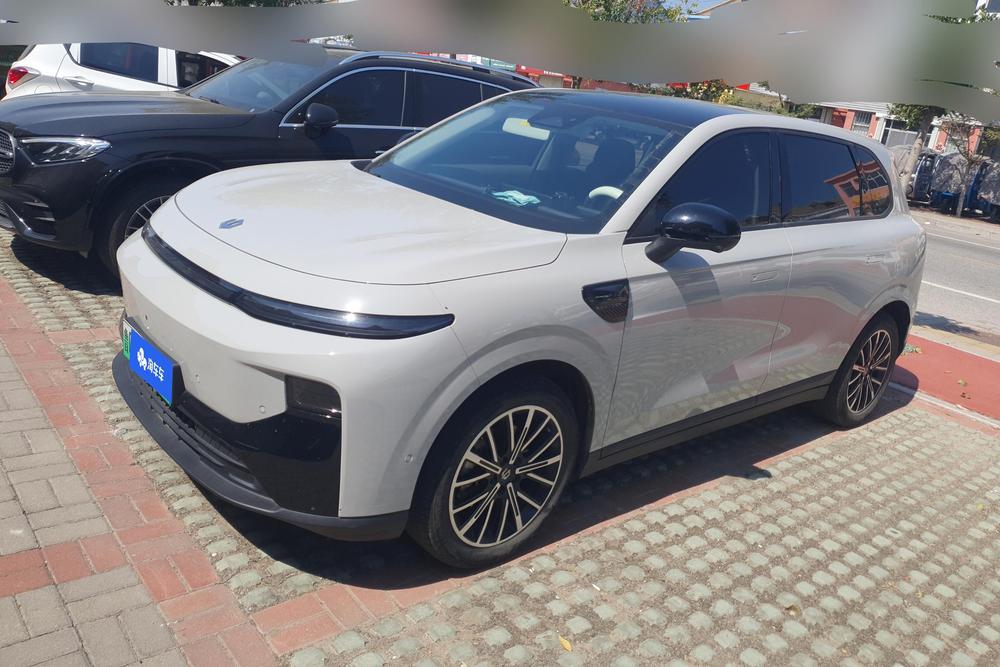 Leapmotor B10
