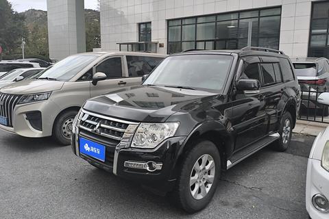 Mitsubishi Pajero (Import)