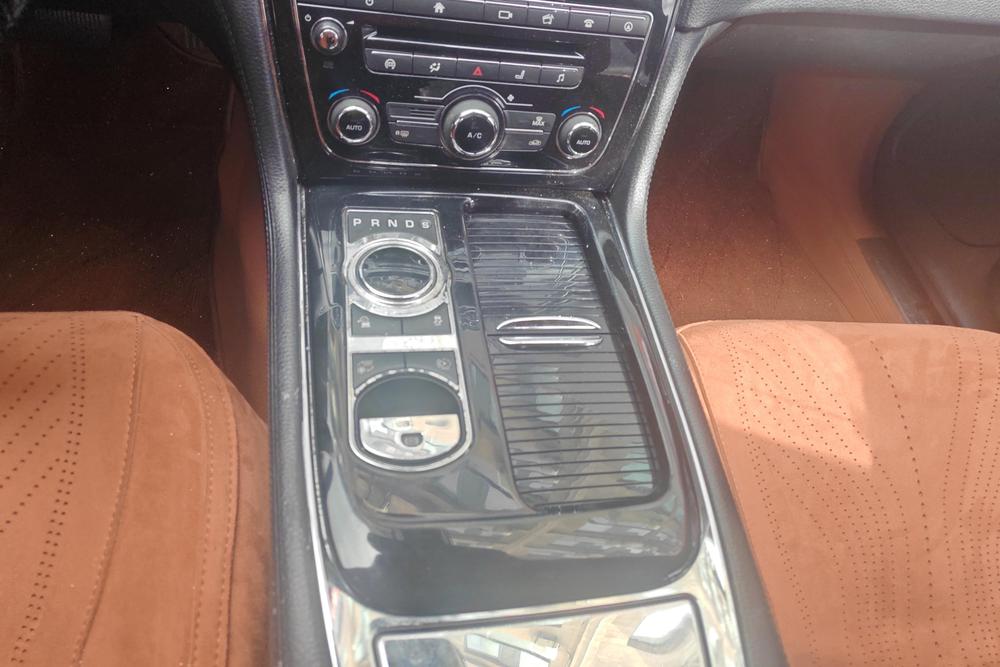 Jaguar XJ, фото 15