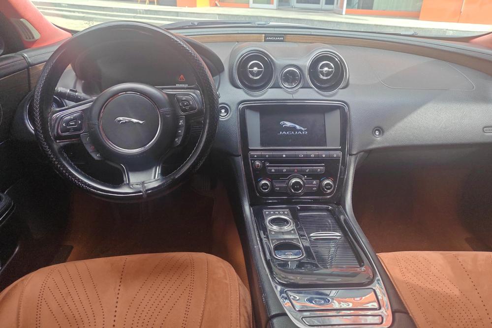 Jaguar XJ, фото 13