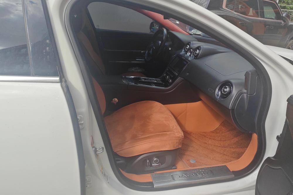 Jaguar XJ, фото 10